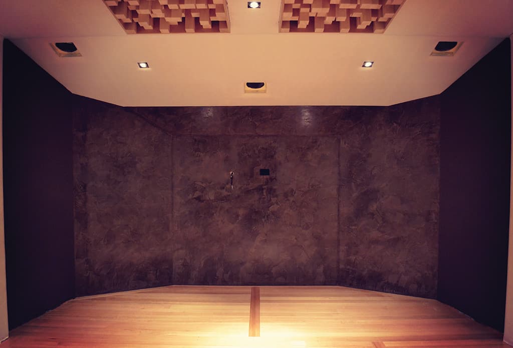 16c-Front-wall-showing-matching-fabric-pichi