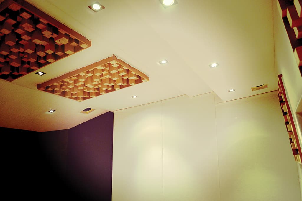16d-Fabric-completed,-ready-for-skirting-boards-&-diffuser-crowns-pichi