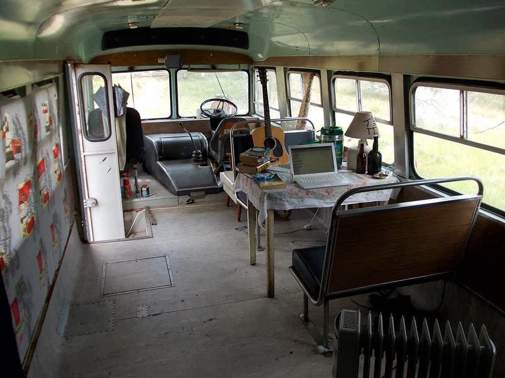 bus-on-property-where-album-was-written-pichi