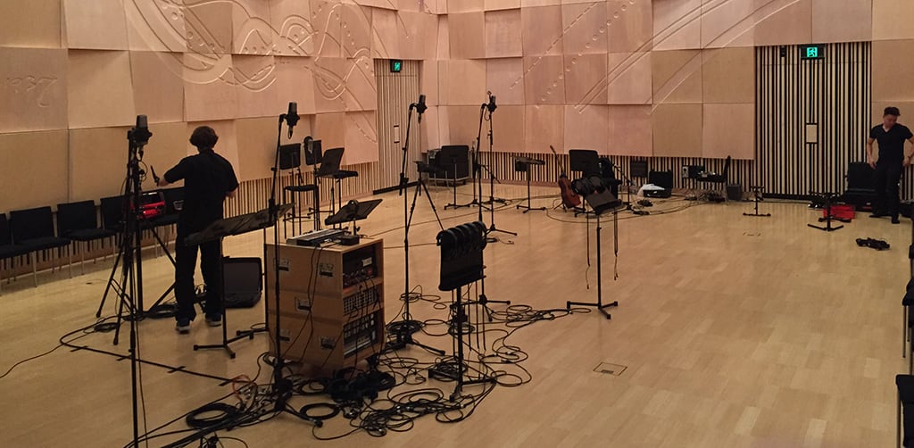 Setting-up-for-choir-recording-at-the-Salon-MRC