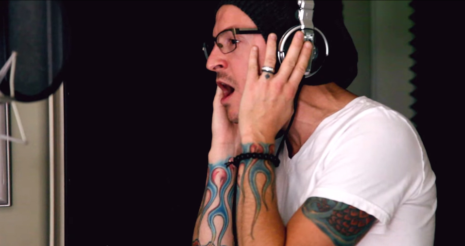 Chester Bennington, recording vocals for Linkin Park (image: Rosenberg/Youtube)