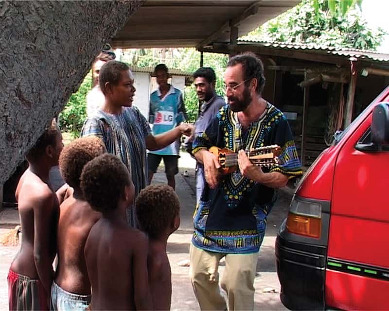 kids-bob-woman-plays-charango300dpi-pichi