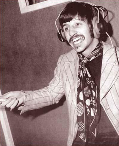 ringo_smiling_red-pichi