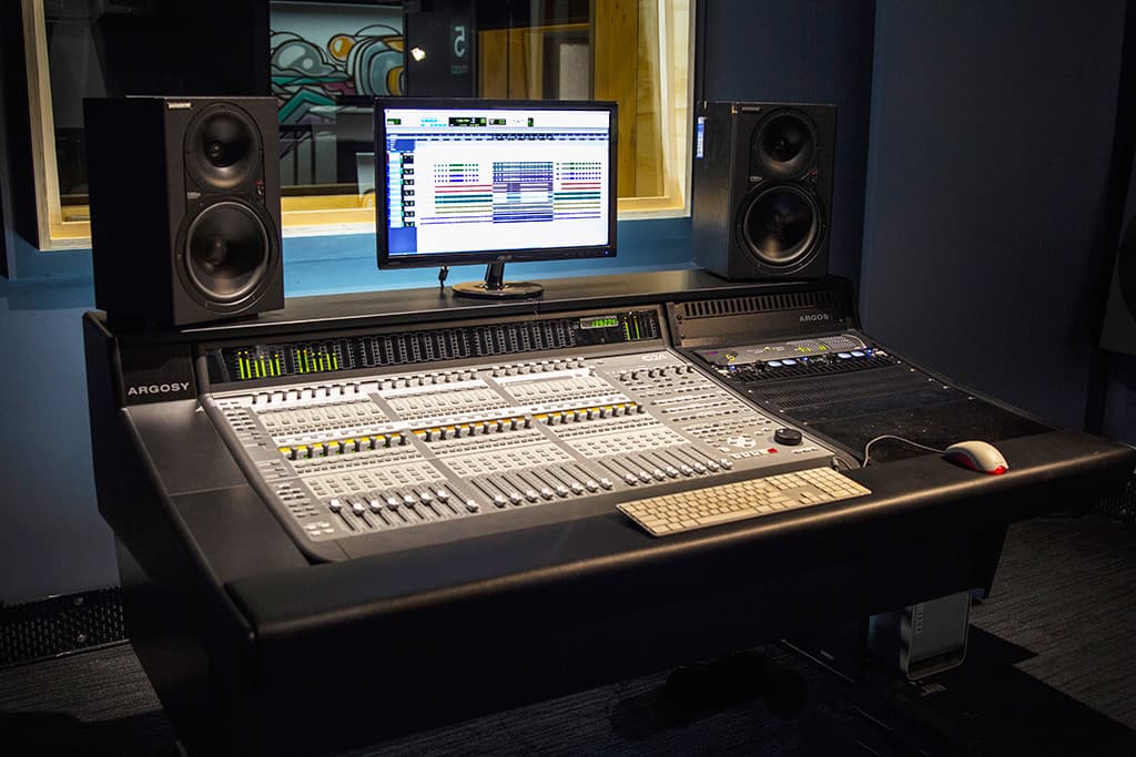 Studio-5---Avid-C24-pichi