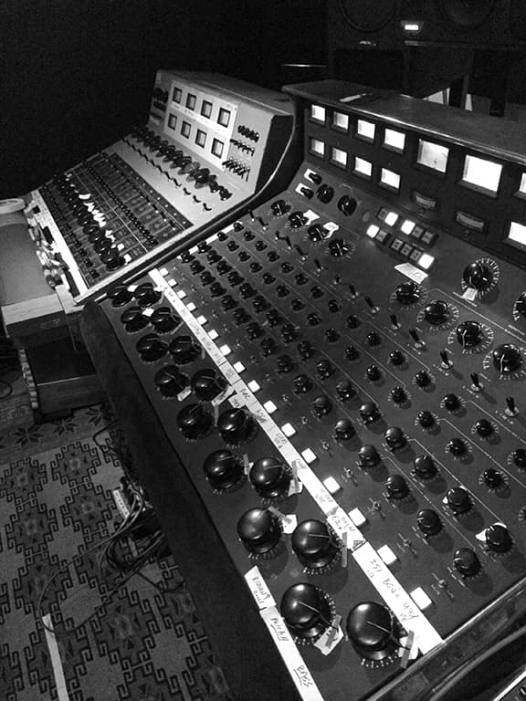 Teatro-desks-3-b&w-pichi