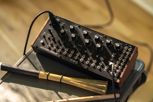 Spectravox_Jamie_Lidell_Lifestyle-2