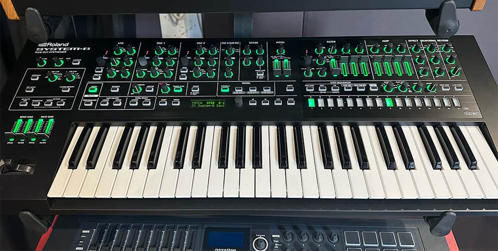 2.-Roland-System-8-pichi