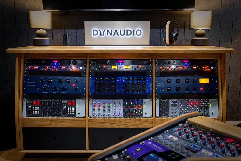 Mixing-Room-Big-Rack-pichi