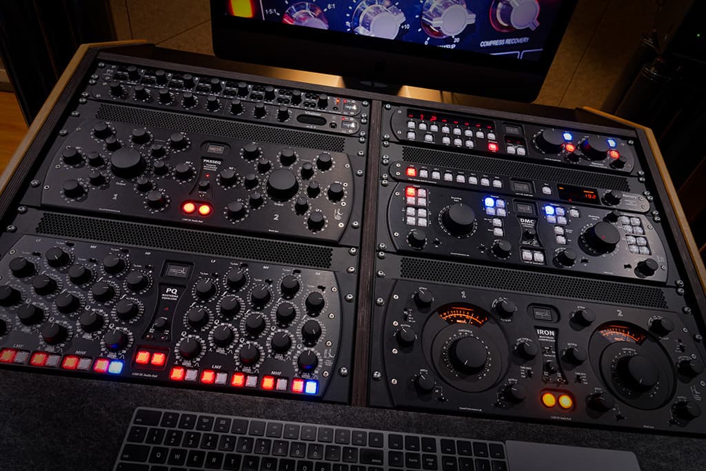 Mixing-Room-Desk-pichi