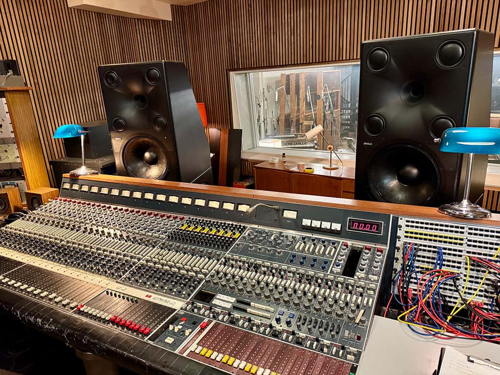 4.The-Neve-Console-pichi